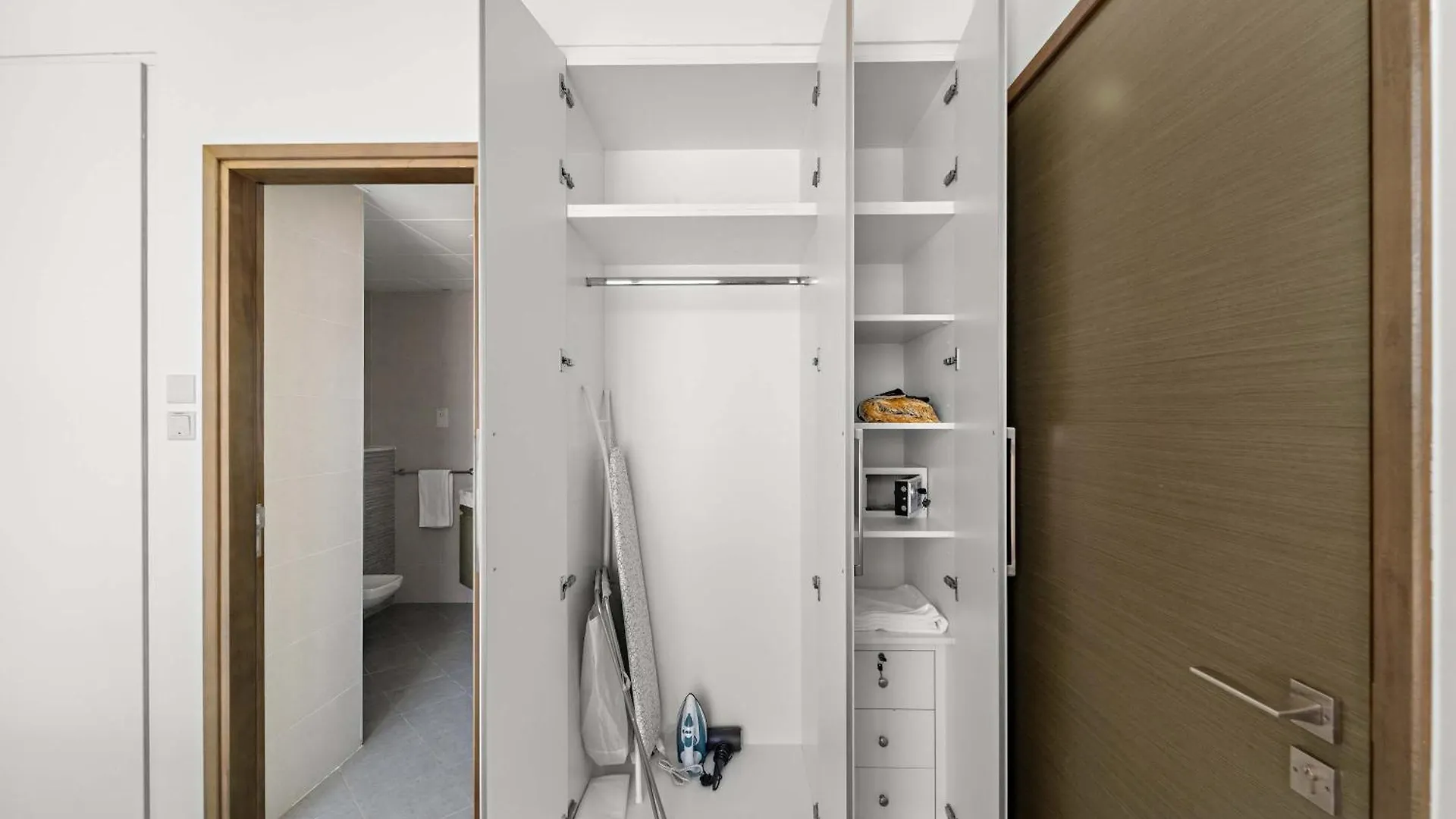 דירות אבו דאבי Silkhaus Comfy 1Bdr In Najmat Tower Near Reem Island 0*,  איחוד האמירויות הערביות